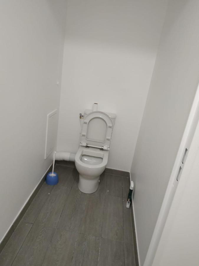 Chambre Privee Dans Un Nouvel Appartement Partage Pres De Paris Avec Parking Gratuit Chevilly-Larue Ngoại thất bức ảnh