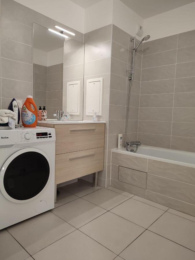 Chambre Privee Dans Un Nouvel Appartement Partage Pres De Paris Avec Parking Gratuit Chevilly-Larue Ngoại thất bức ảnh